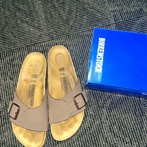 Birkenstock sandals I worn 5 times, were supposed to be wide but are regular